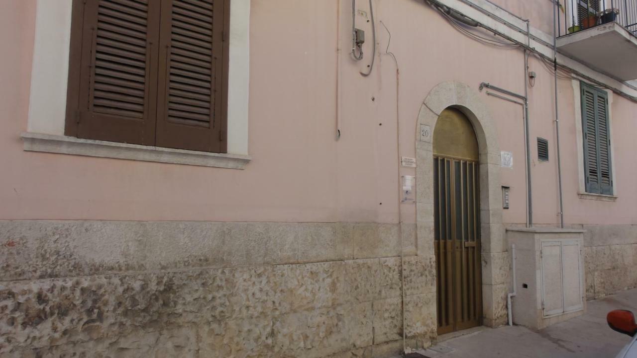 Casa Vacanze La Scalinata Bisceglie Bagian luar foto