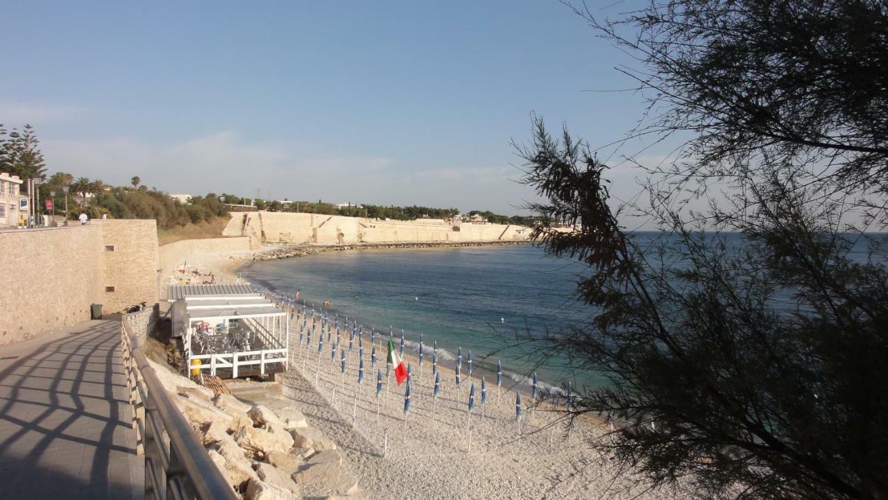 Casa Vacanze La Scalinata Bisceglie Bagian luar foto